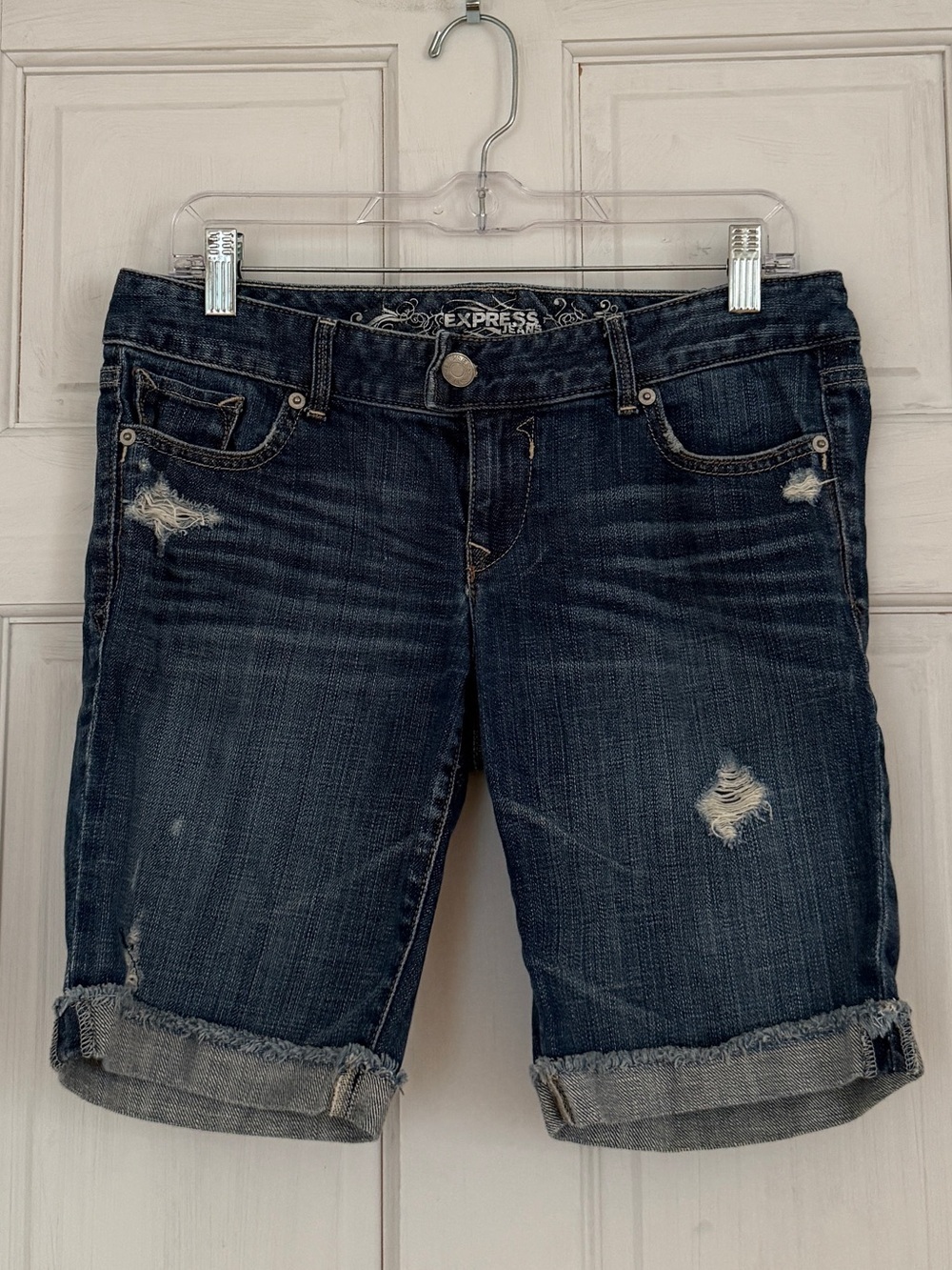 EXPRESS Women’s Vintage Y2K Dark Wash Distressed Denim Bermuda Shorts Size 6